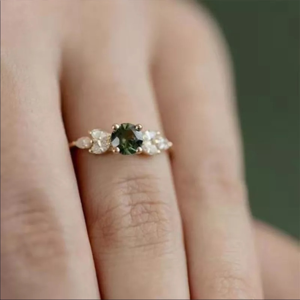 New Yellow Gold Lovely Emerald Diamond Ring 💍